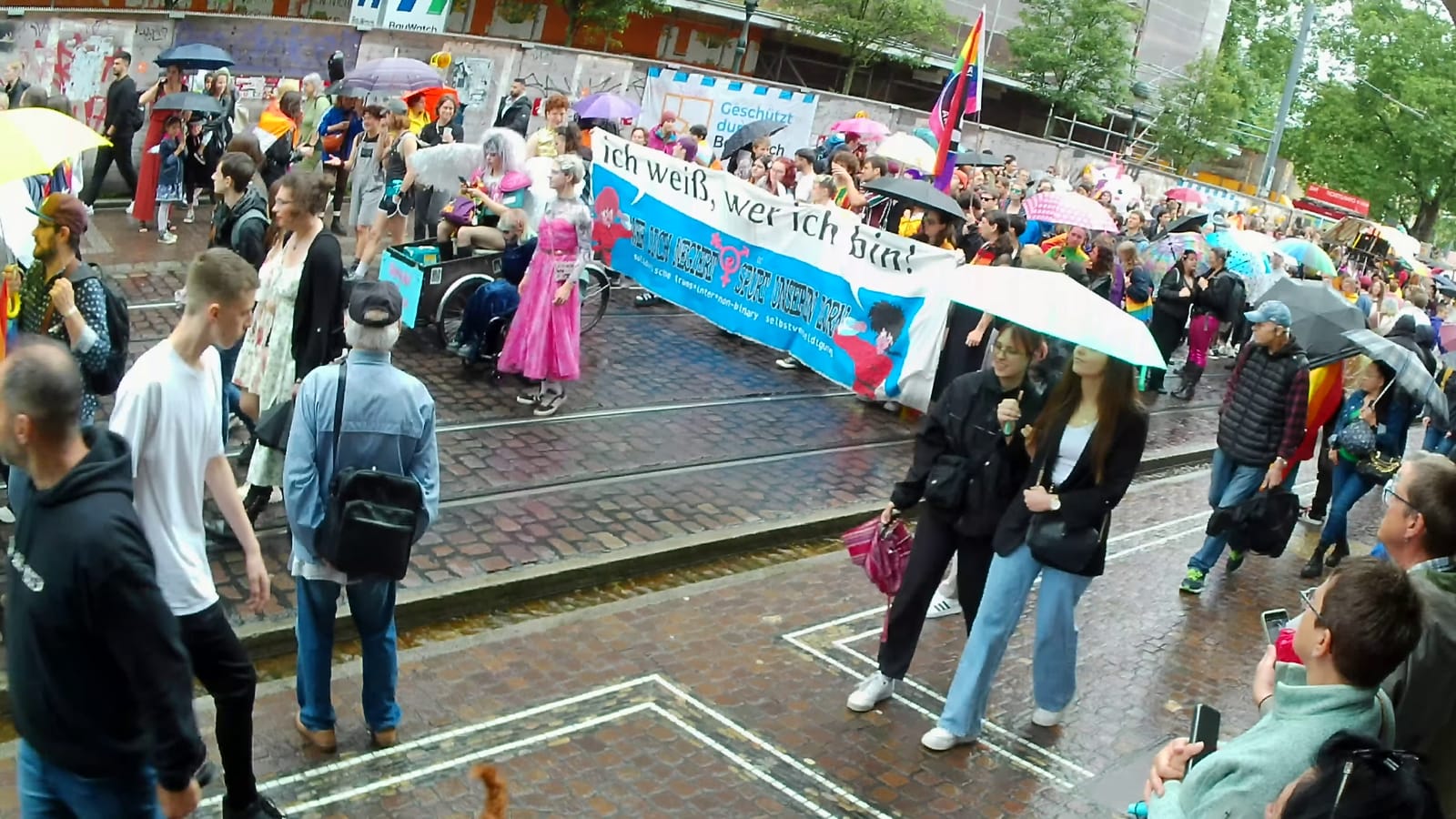 Christopher Street Day in Freiburg - Demozug durch die Innenstadt (Aufnahme von 2024)