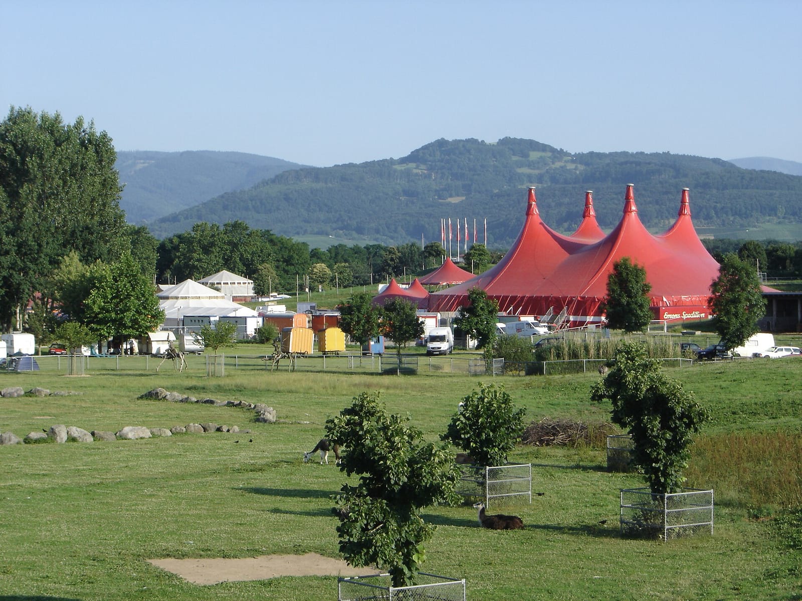Zelt-Musik-Festival Freiburg - Festivalzelte auf dem Gelände im Mundenhof