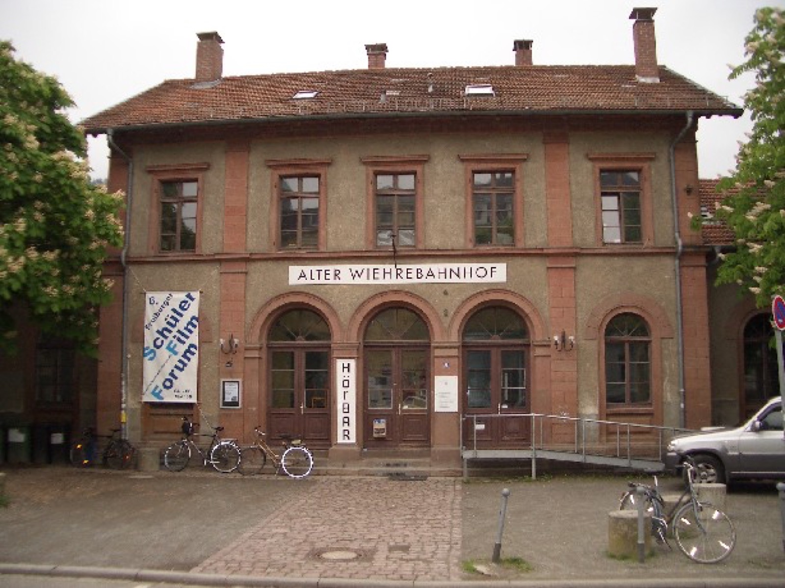 Alter Wiehrebahnhof Freiburg — heute Kommunales Kino, Café und Literatur Forum