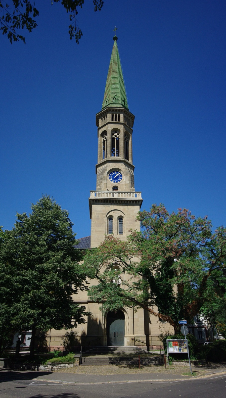Christuskirche Freiburg in der Unterwiehre — italienischer Renaissance-Stil aus grünem Sandstein