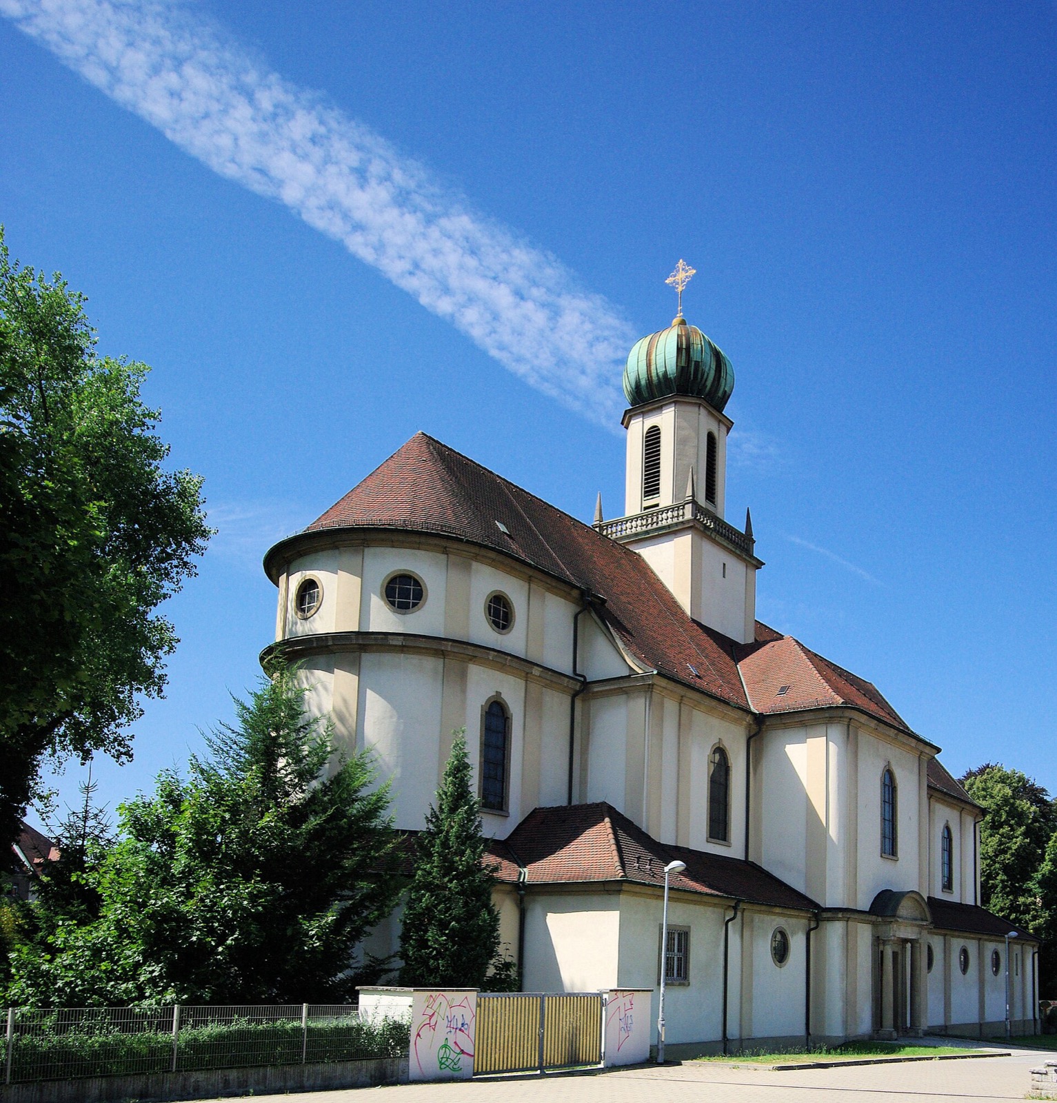 Maria Hilf Kirche in Freiburg-Wiehre — neubarocker Bau von 1929 mit Dachreiter und Zwiebelhaube